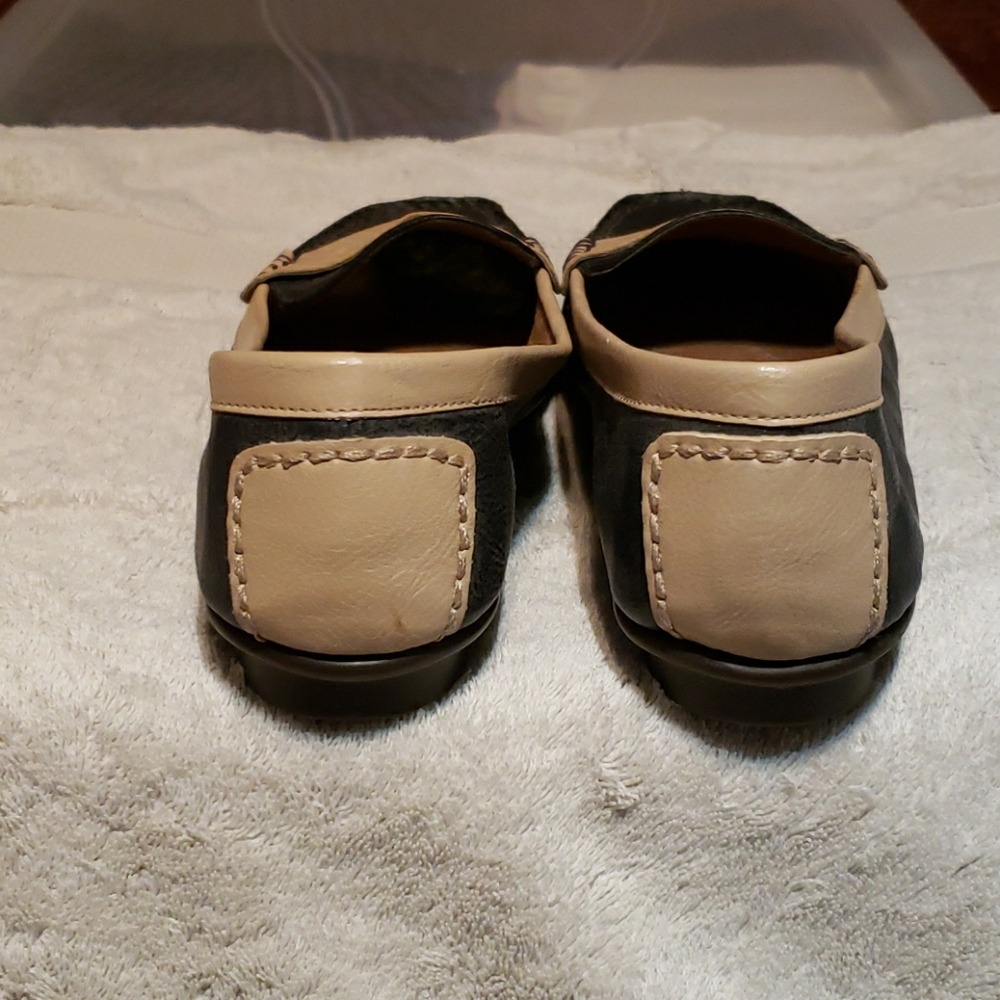 Shoes - Picture 3 of 4